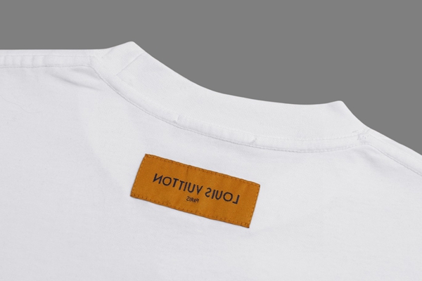 ブランドTシャツ側面デザイン